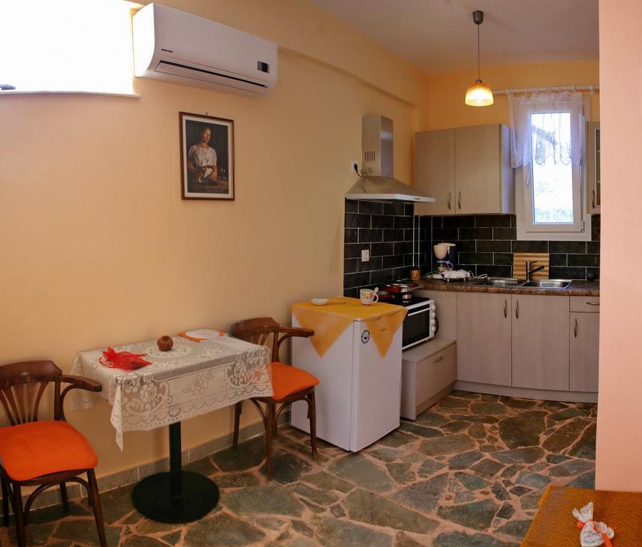 Evaland Traditional Houses Appartement Tarti Kamer foto